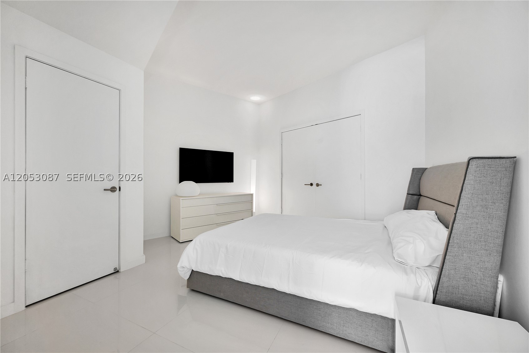PARAMOUNT MIAMI WORLDCENT - Residential Lease