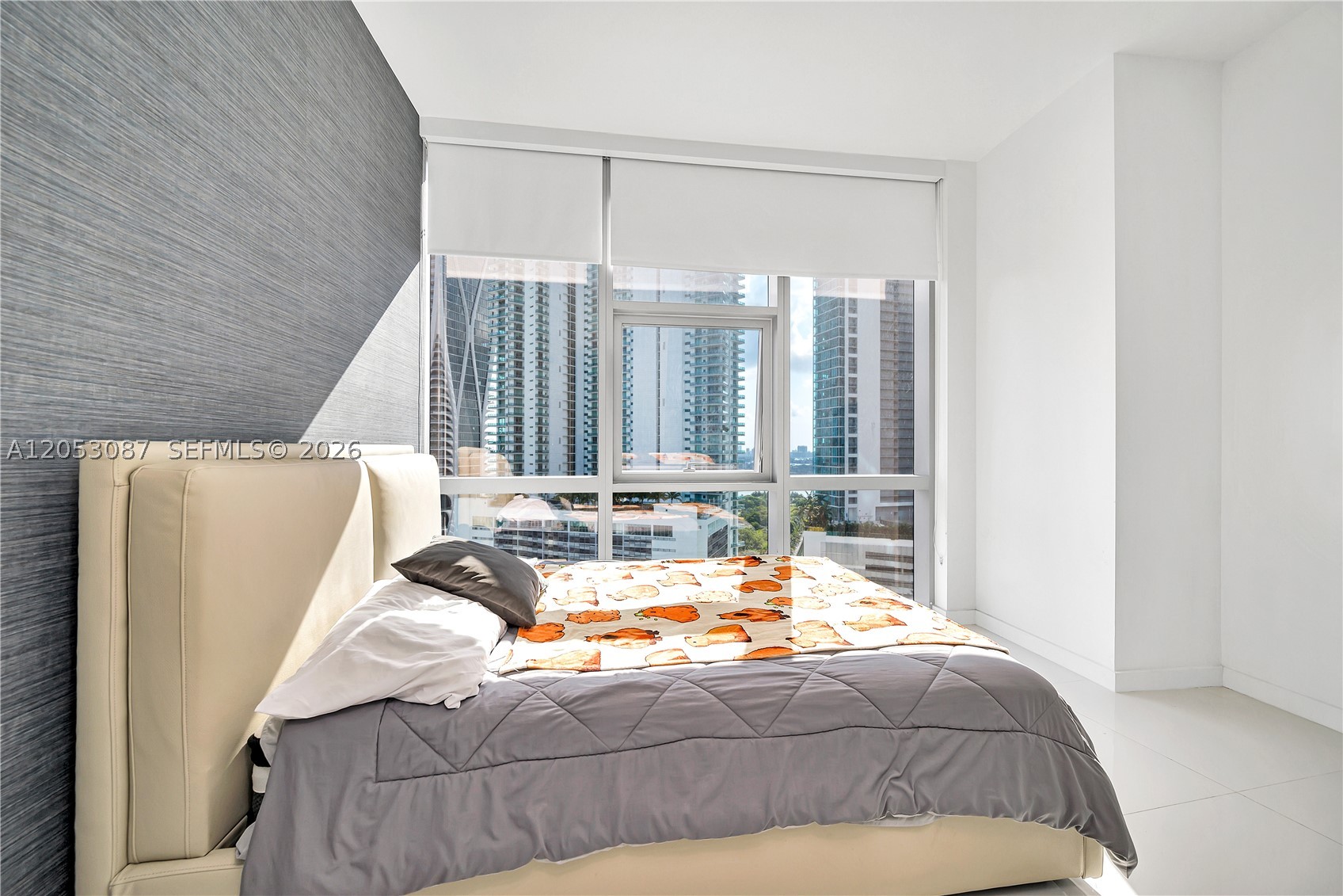 PARAMOUNT MIAMI WORLDCENT - Residential Lease