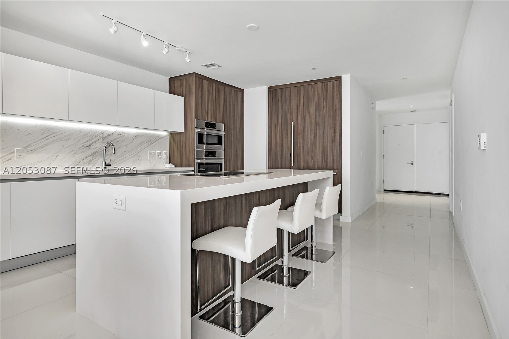 PARAMOUNT MIAMI WORLDCENT - Residential Lease