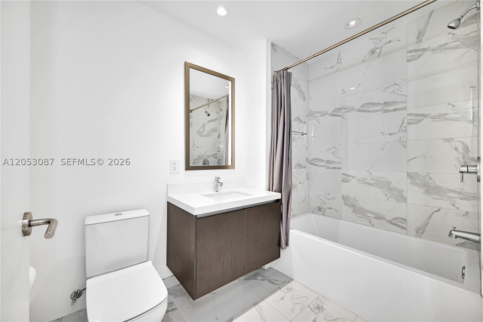 PARAMOUNT MIAMI WORLDCENT - Residential Lease