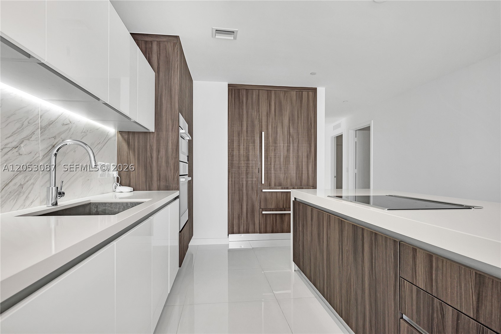 PARAMOUNT MIAMI WORLDCENT - Residential Lease