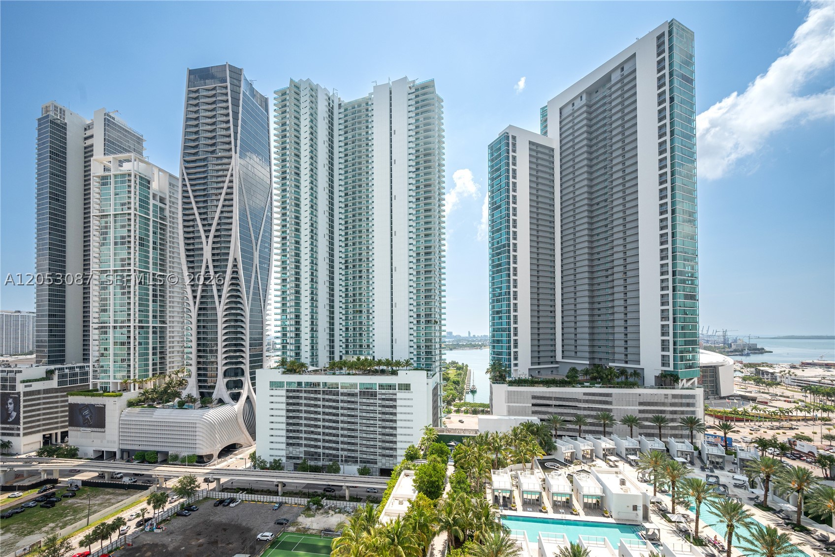 PARAMOUNT MIAMI WORLDCENT - Residential Lease