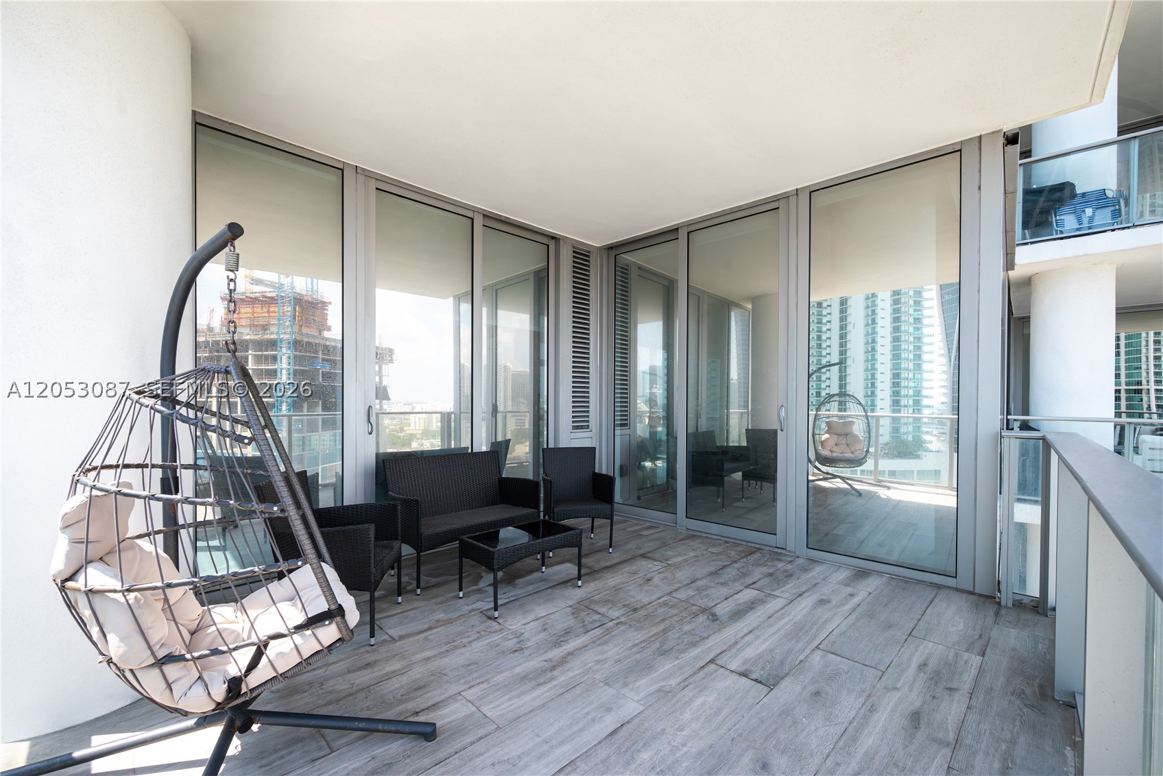 PARAMOUNT MIAMI WORLDCENT - Residential Lease