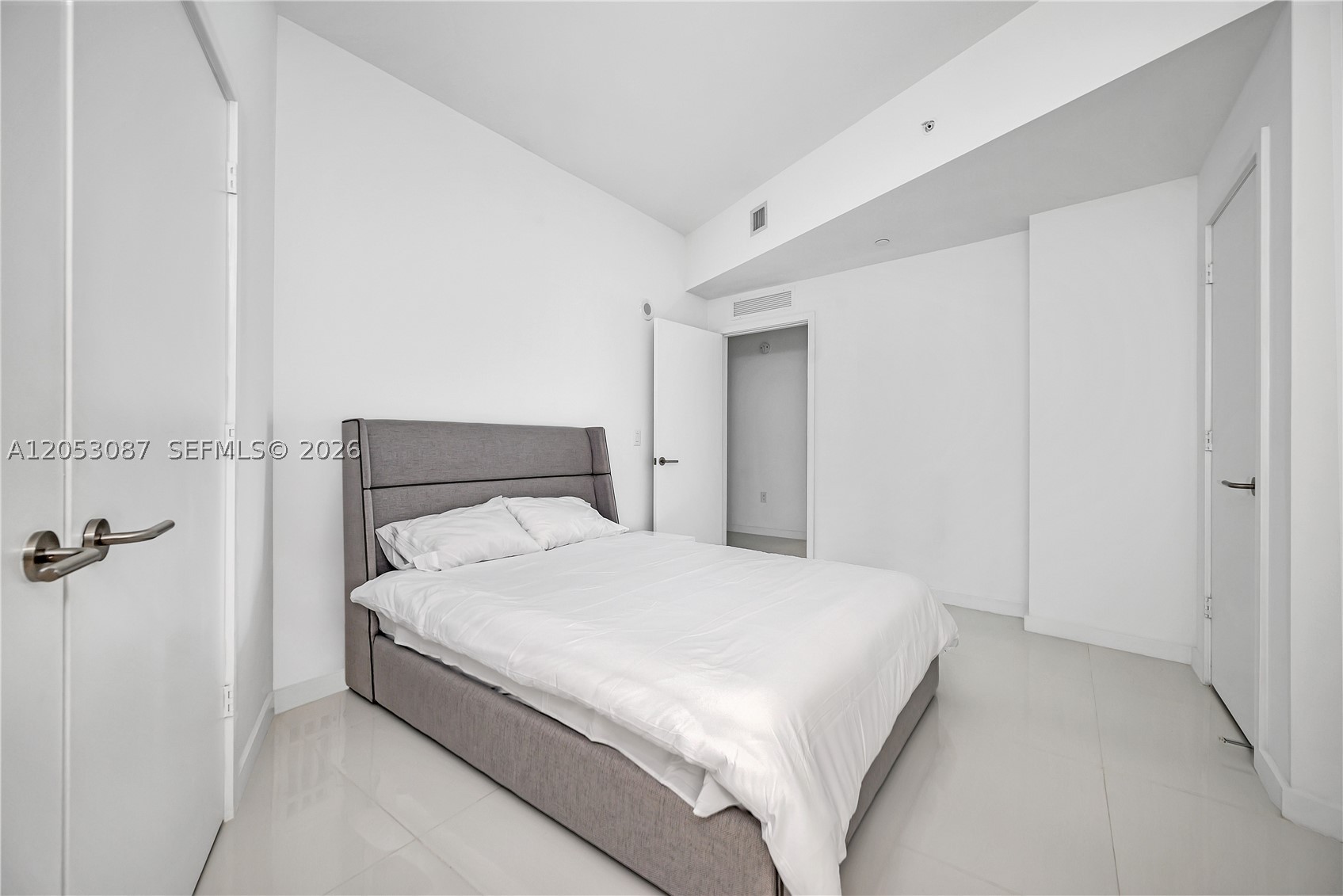 PARAMOUNT MIAMI WORLDCENT - Residential Lease