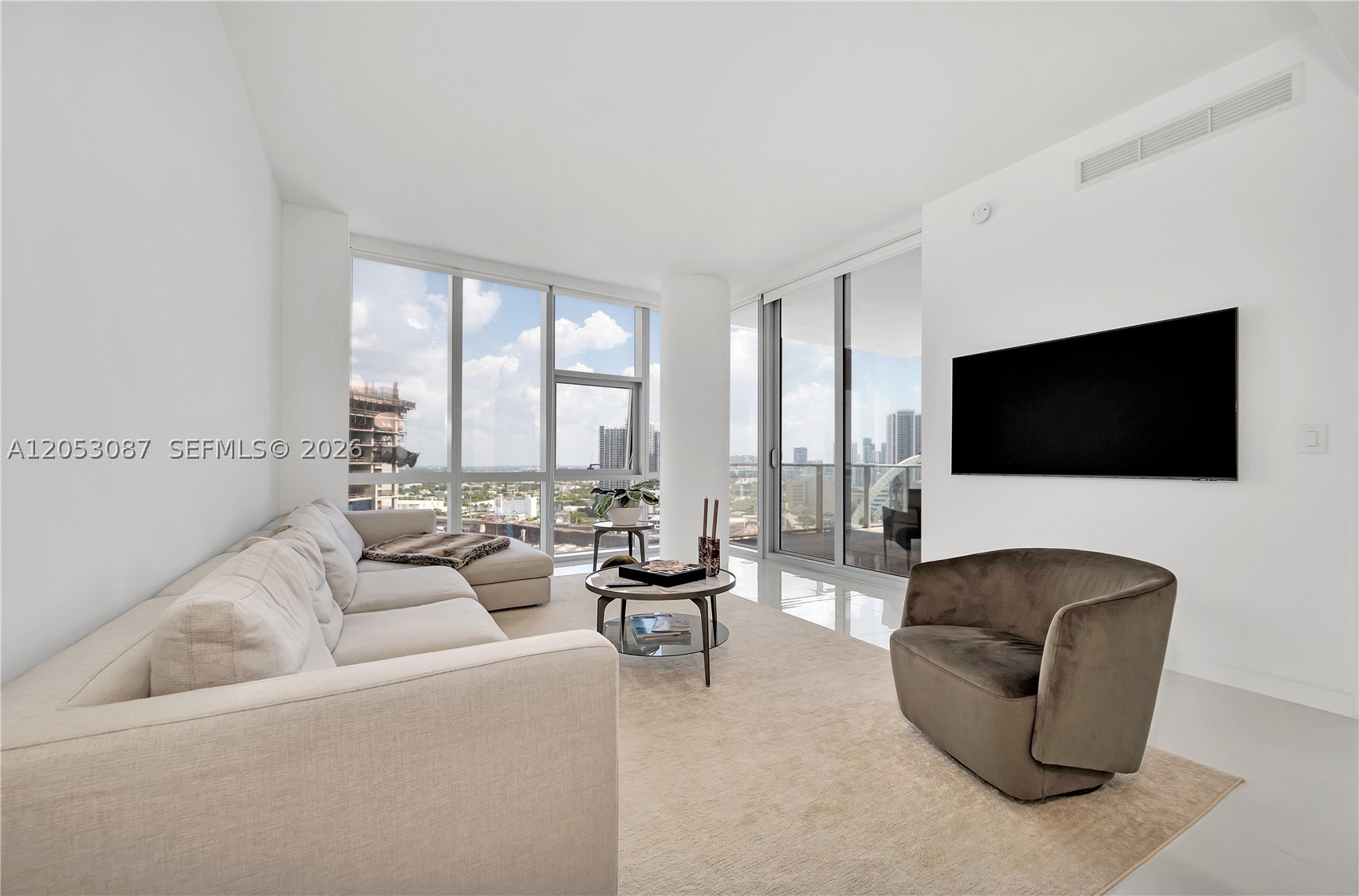 PARAMOUNT MIAMI WORLDCENT - Residential Lease