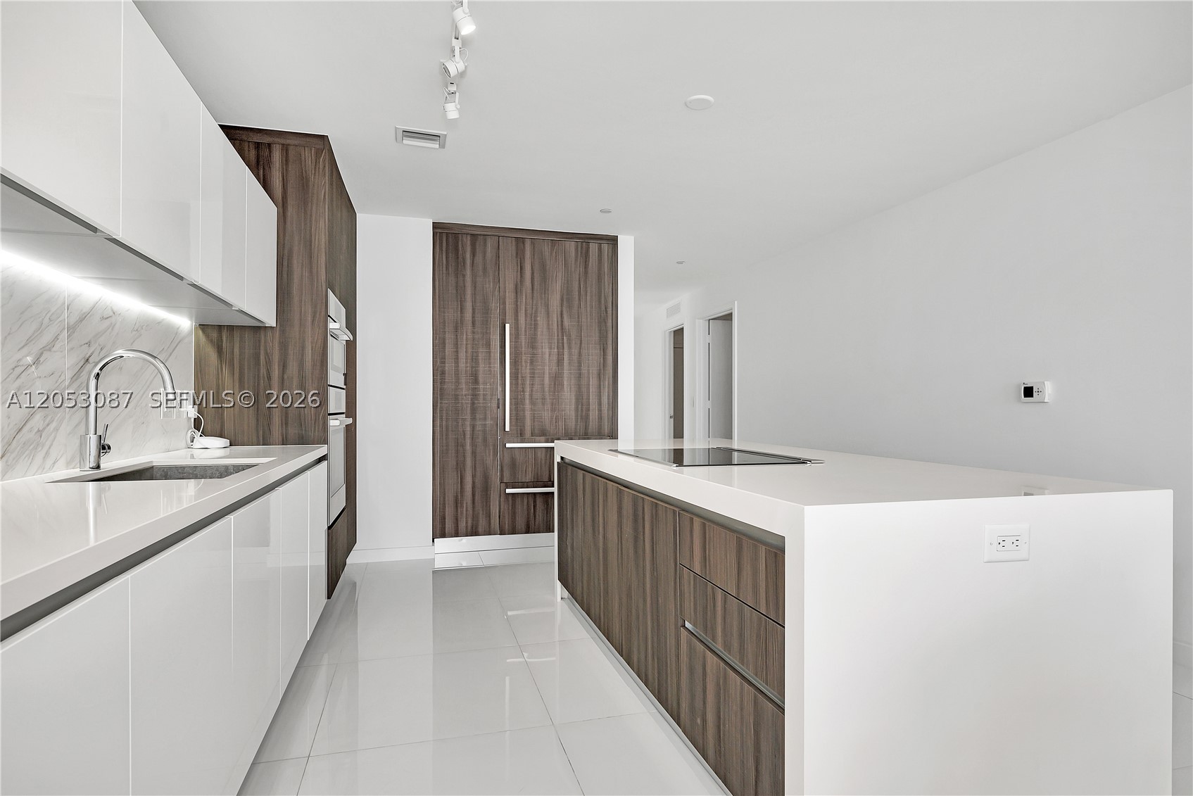 PARAMOUNT MIAMI WORLDCENT - Residential Lease