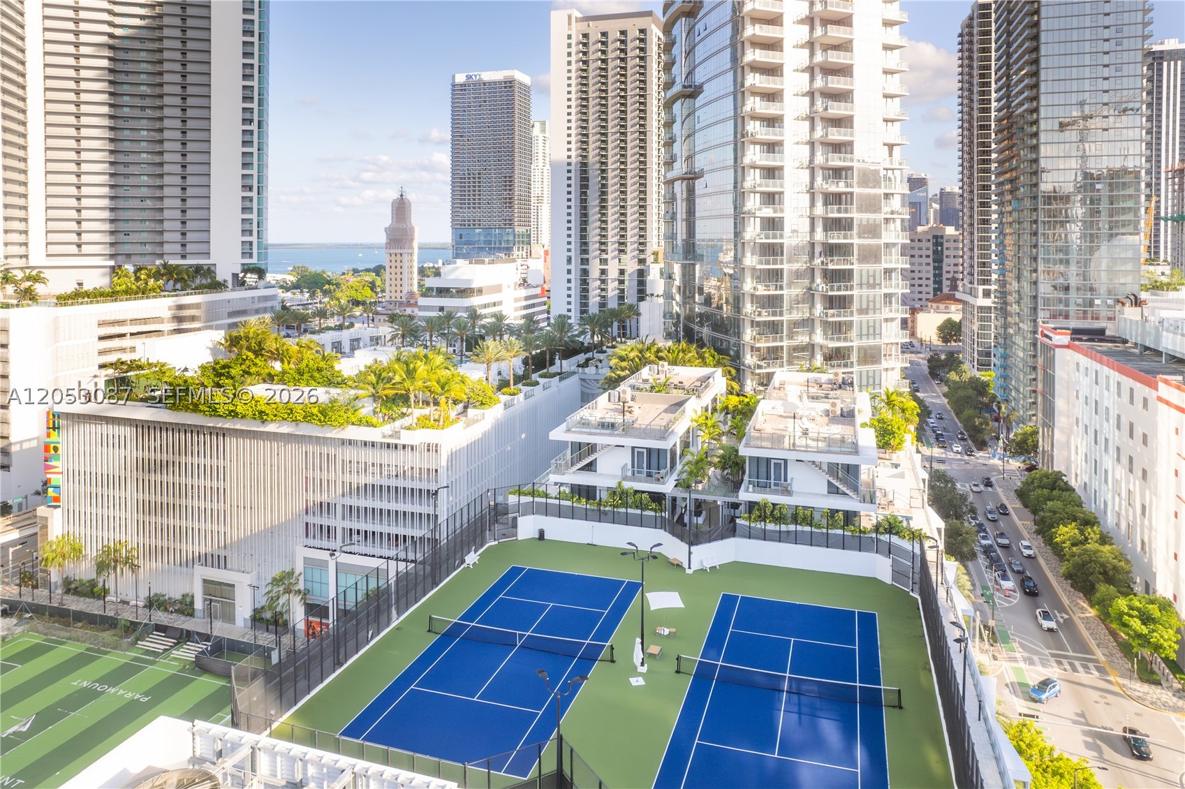 PARAMOUNT MIAMI WORLDCENT - Residential Lease