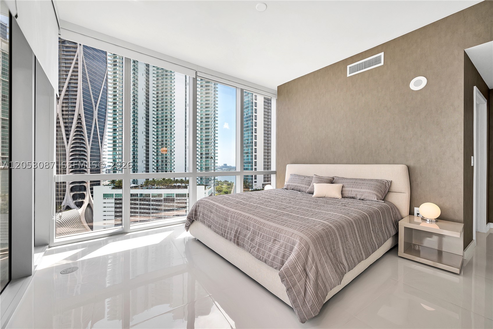 PARAMOUNT MIAMI WORLDCENT - Residential Lease