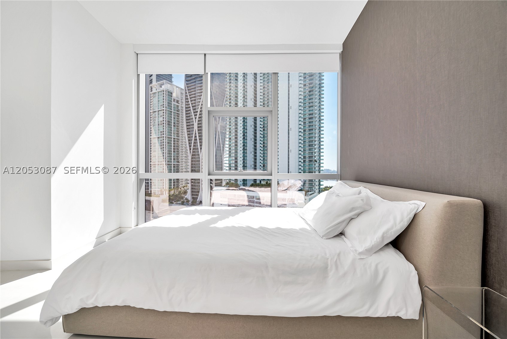 PARAMOUNT MIAMI WORLDCENT - Residential Lease