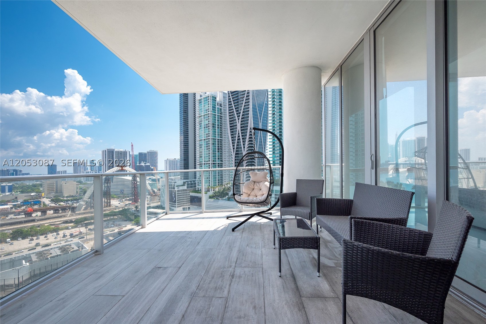 PARAMOUNT MIAMI WORLDCENT - Residential Lease