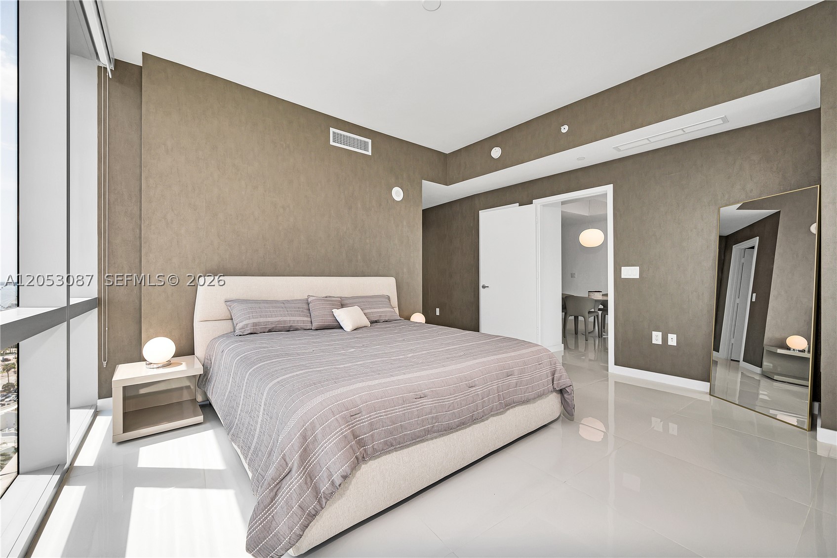 PARAMOUNT MIAMI WORLDCENT - Residential Lease
