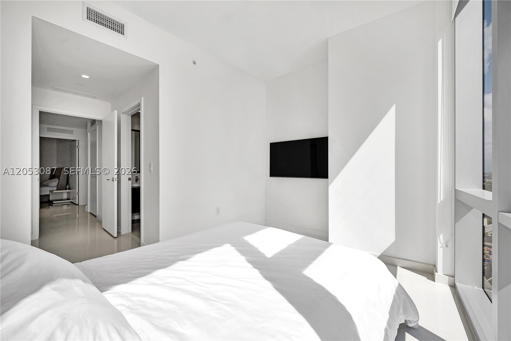 PARAMOUNT MIAMI WORLDCENT - Residential Lease