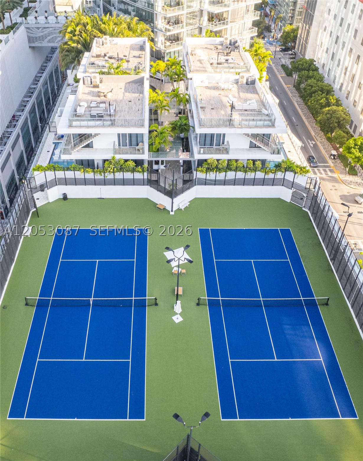 PARAMOUNT MIAMI WORLDCENT - Residential Lease