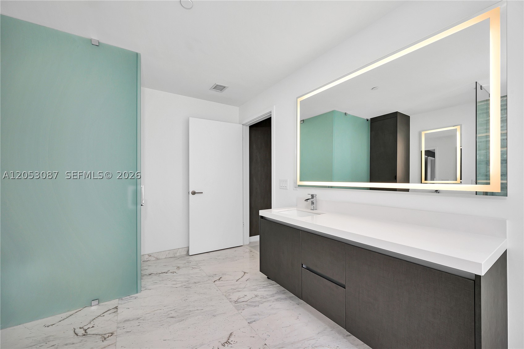 PARAMOUNT MIAMI WORLDCENT - Residential Lease