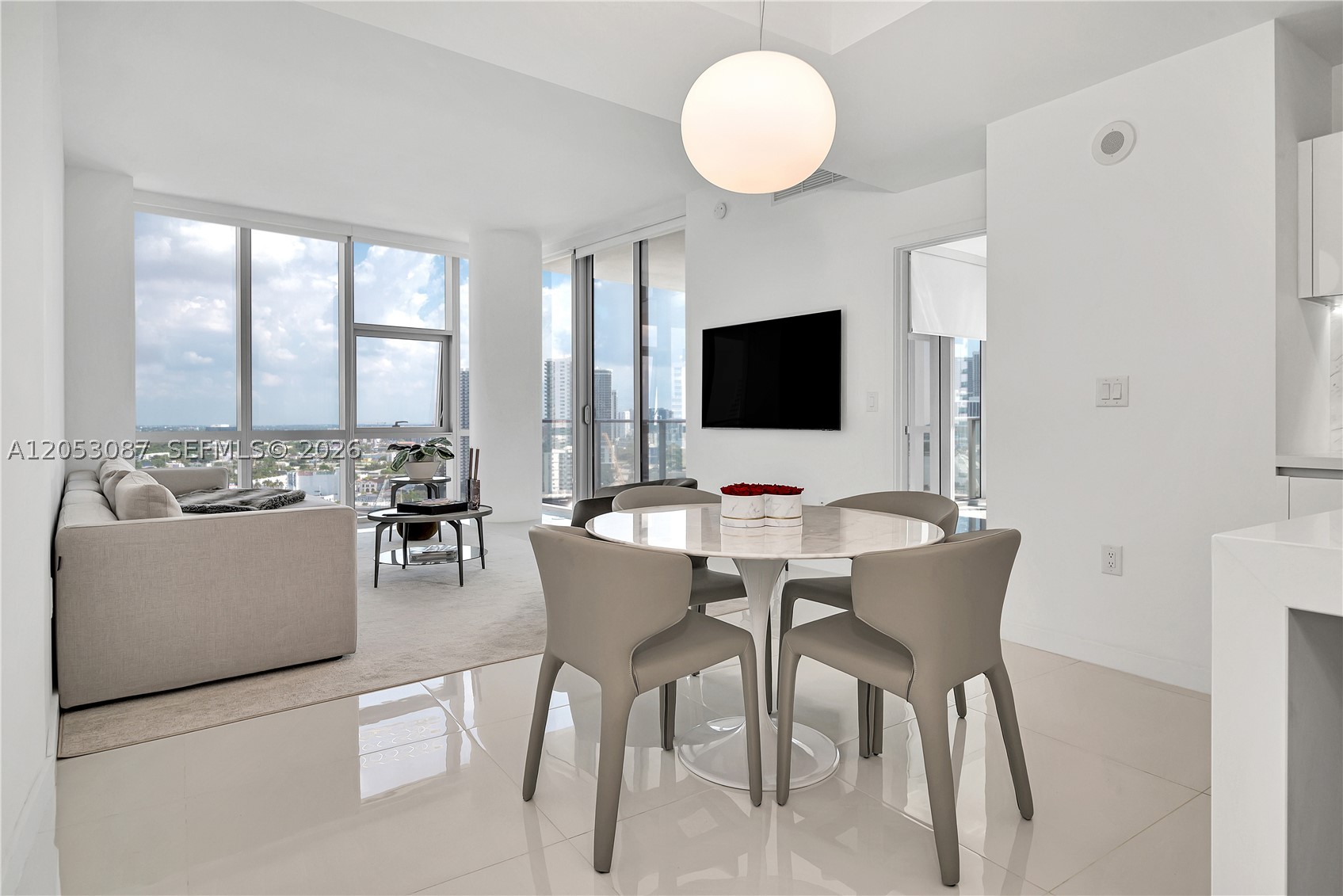 PARAMOUNT MIAMI WORLDCENT - Residential Lease