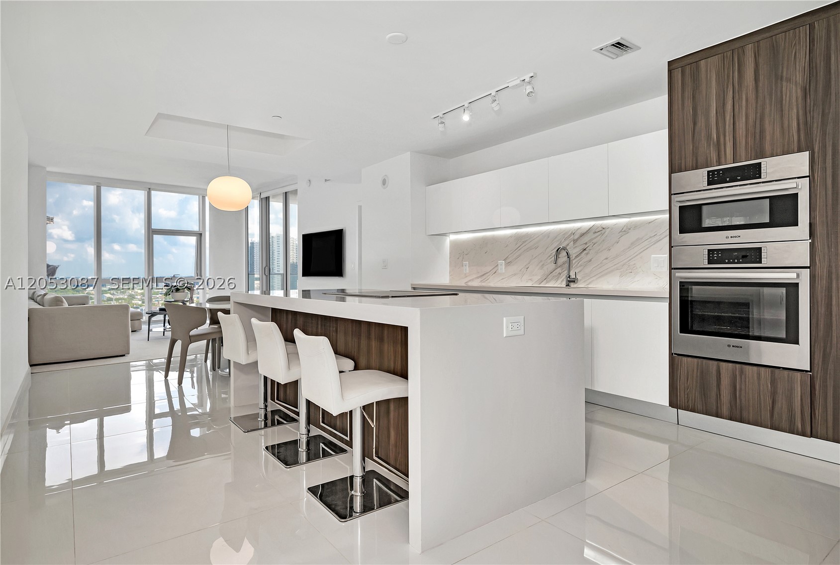 PARAMOUNT MIAMI WORLDCENT - Residential Lease