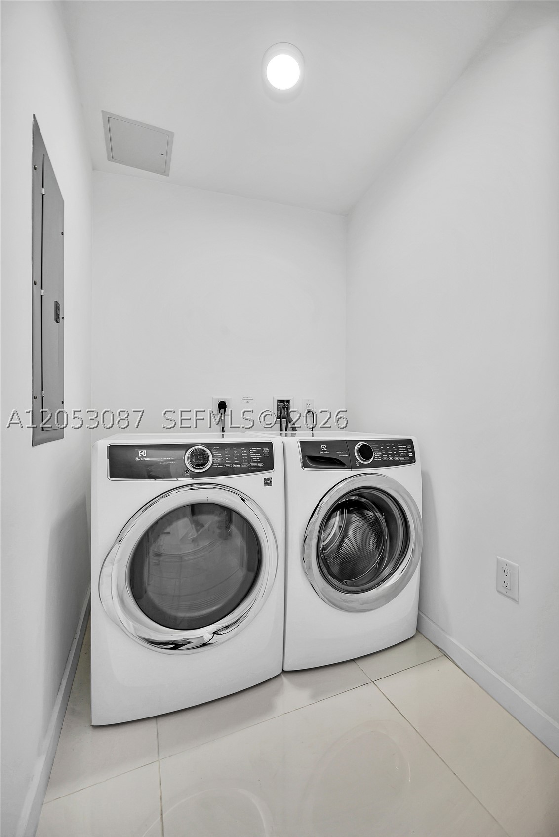 PARAMOUNT MIAMI WORLDCENT - Residential Lease