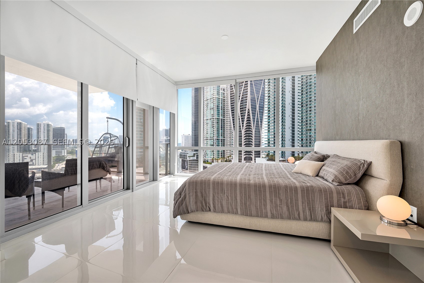PARAMOUNT MIAMI WORLDCENT - Residential Lease