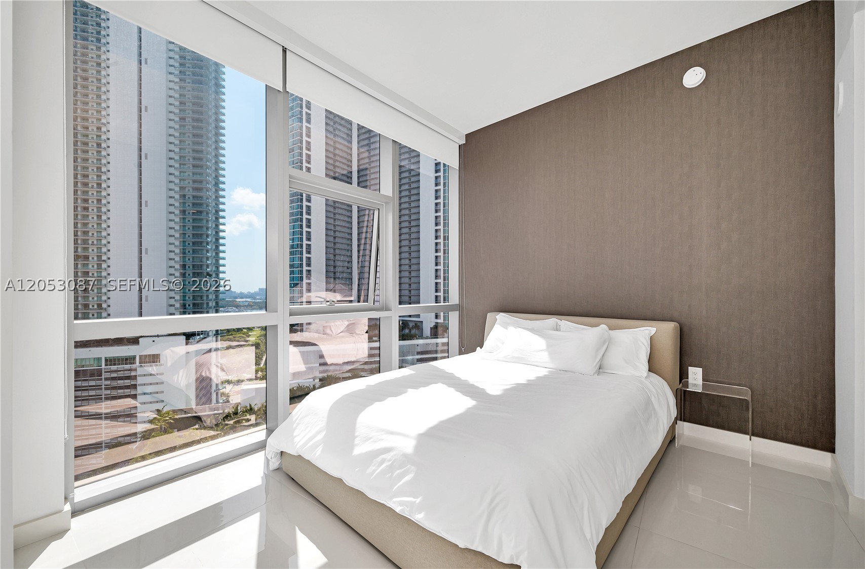 PARAMOUNT MIAMI WORLDCENT - Residential Lease