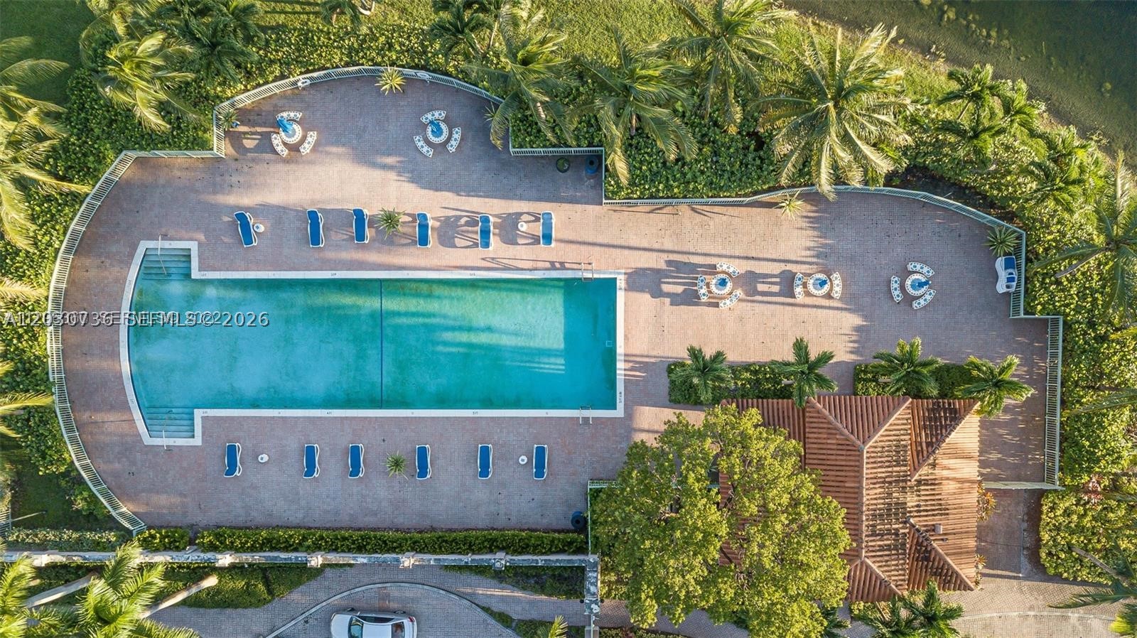 THE COURTS AT DORAL ISLES - Residential