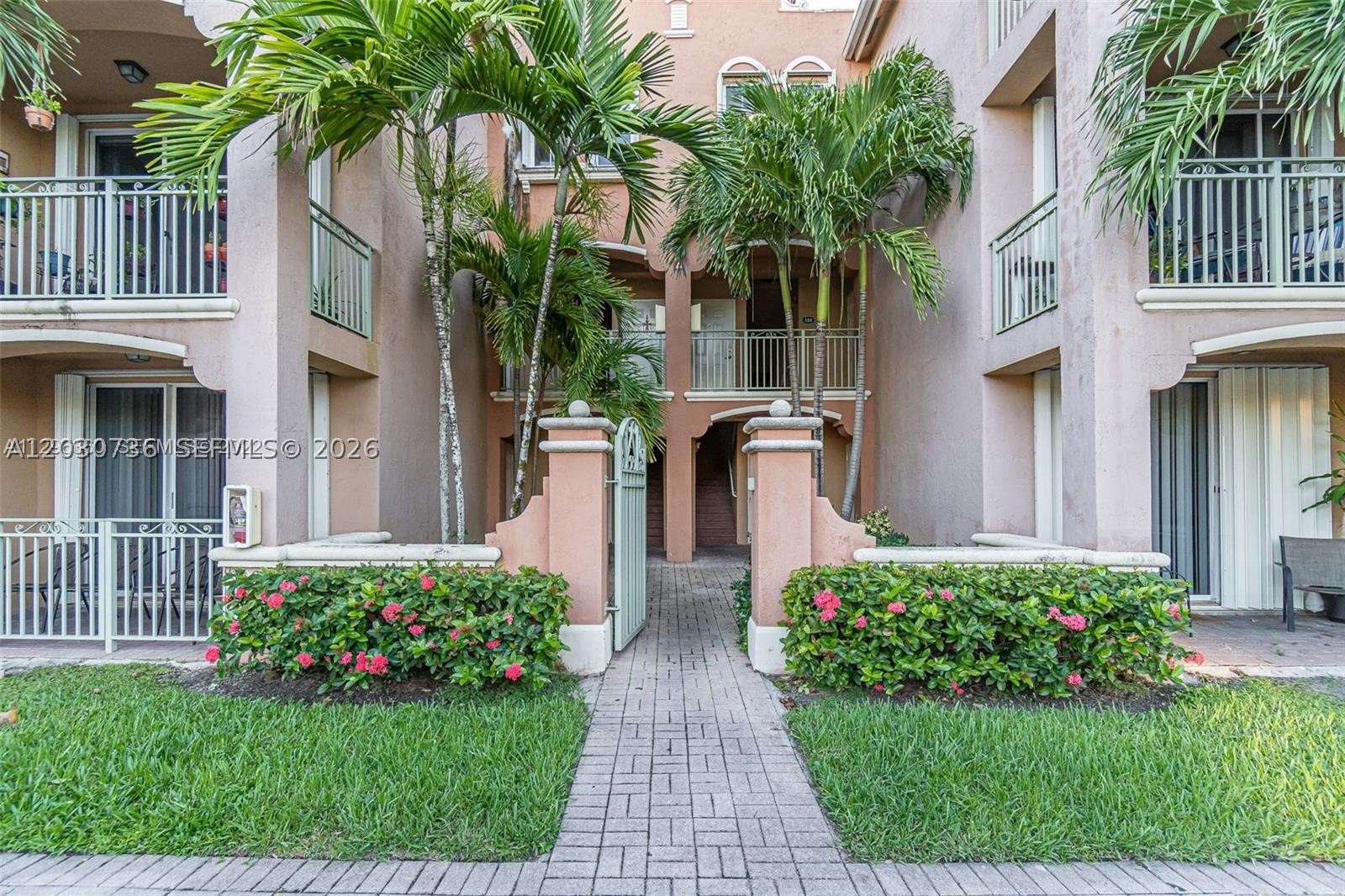 THE COURTS AT DORAL ISLES - Residential