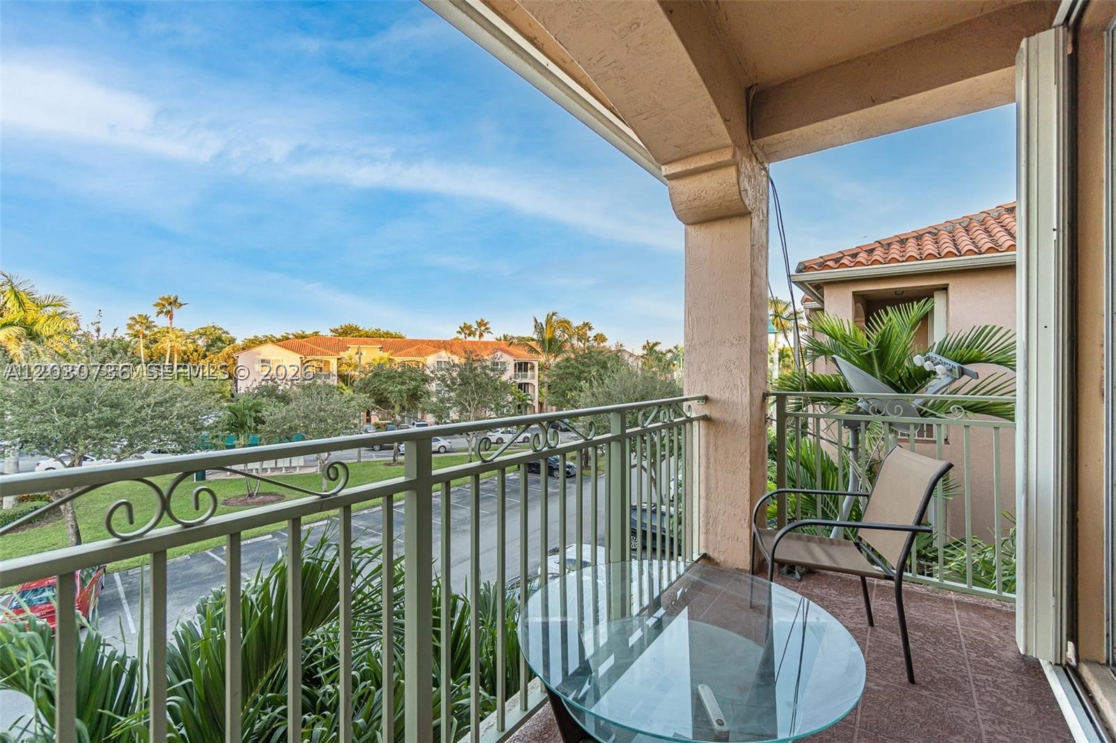 THE COURTS AT DORAL ISLES - Residential