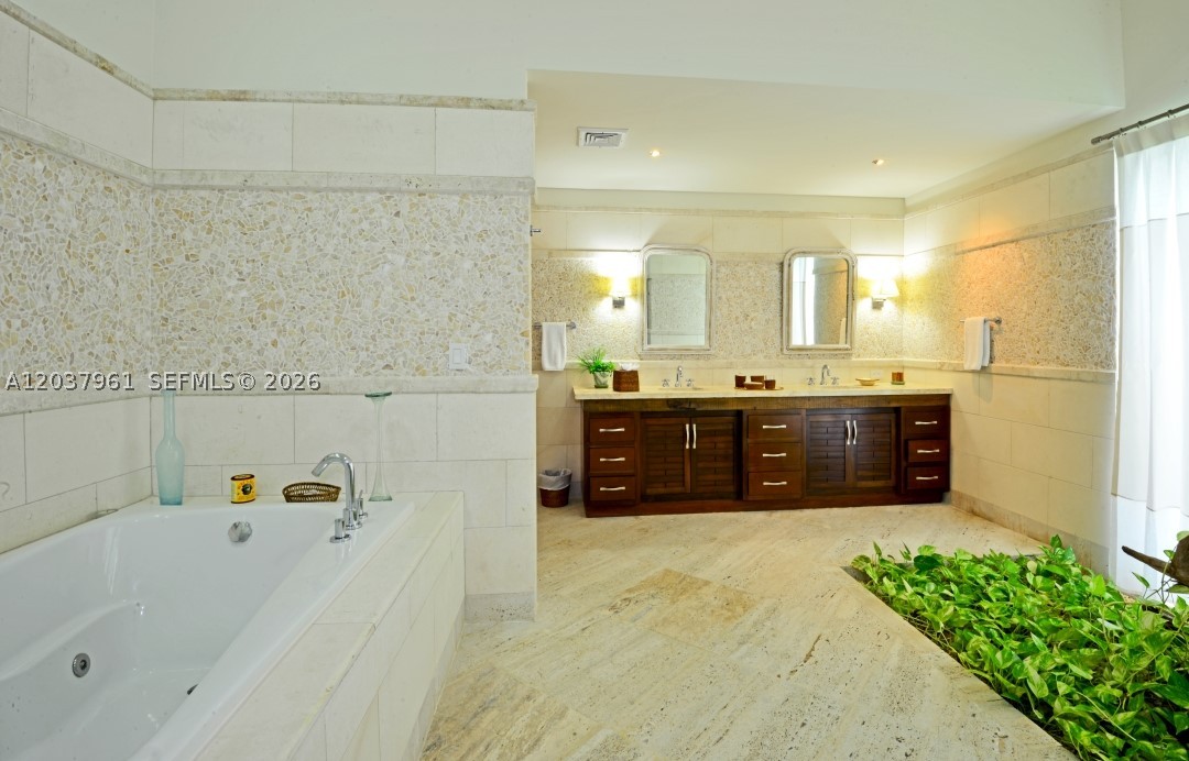 Juanillo Bay - Residential