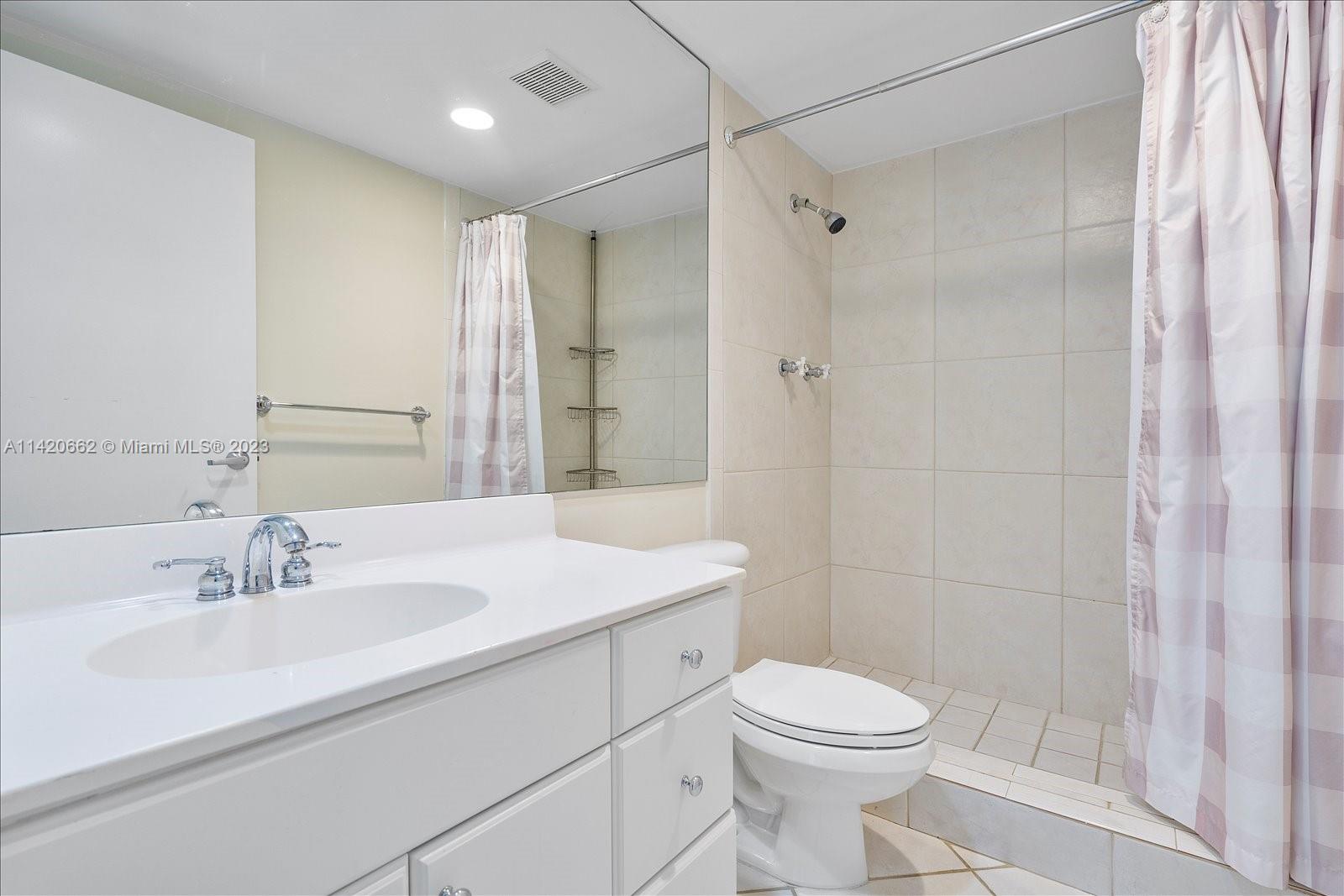 ISLAND POINTE CONDO - Residential Lease