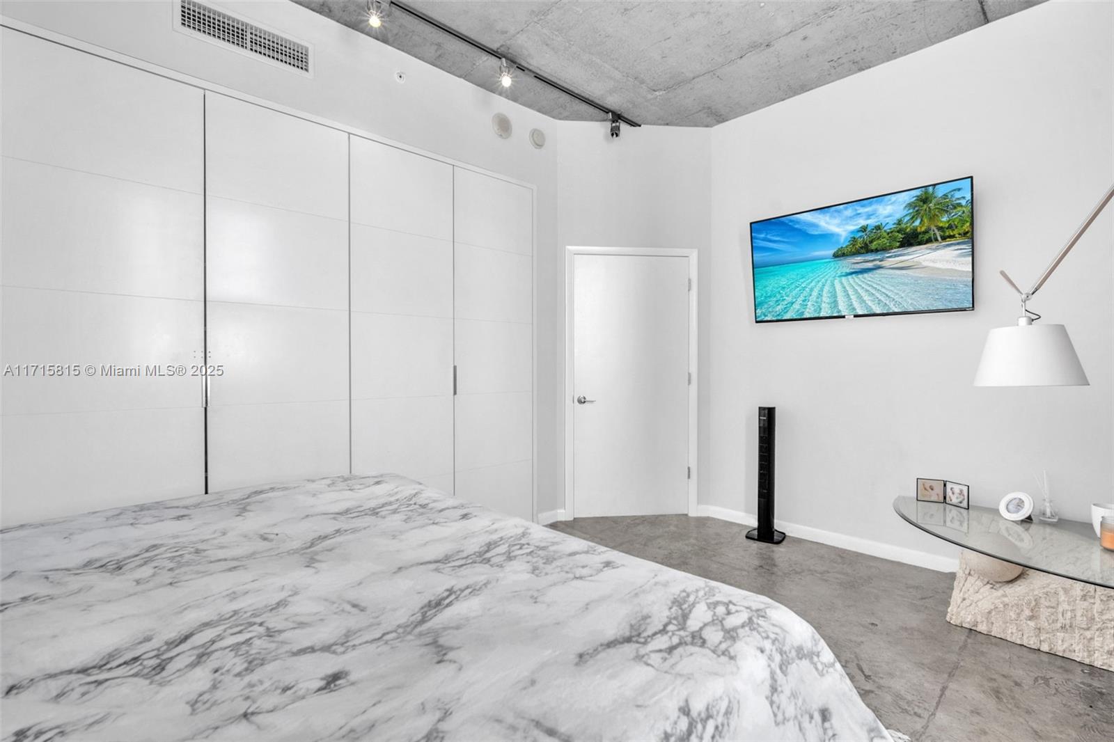 THE LOFT DOWNTOWN II COND - Residential
