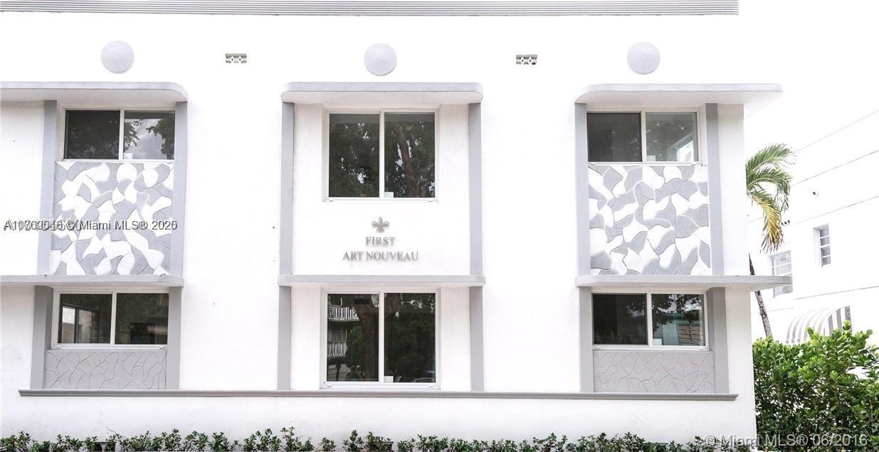 remodeled 1bed/1bath unit in the heart of sobe: it features high-end finishes with marble flooring and a sleek bathroom, a decorative fireplace, modern furniture, central a/c, and large windows that flood the space with natural light. situated in a charming and quiet neighborhood, just a few steps from flamingo park.