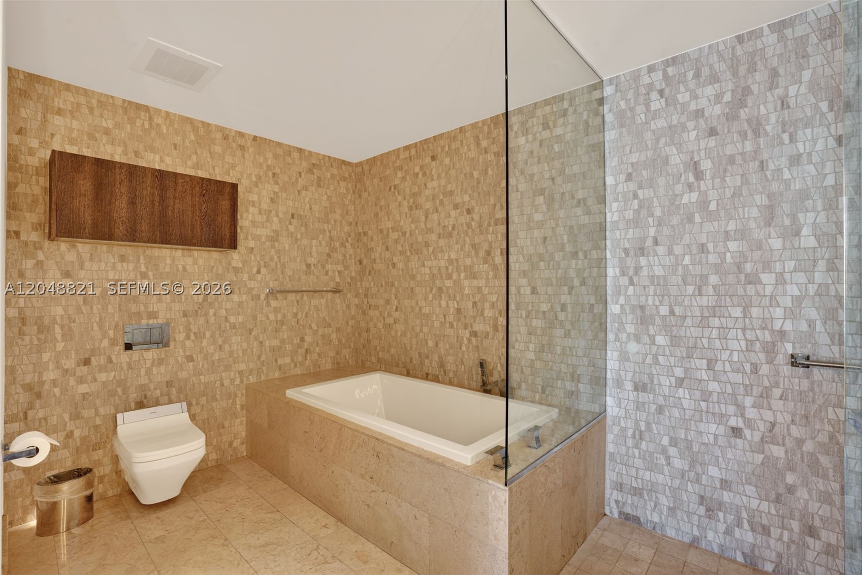 REACH CONDO - Residential Lease