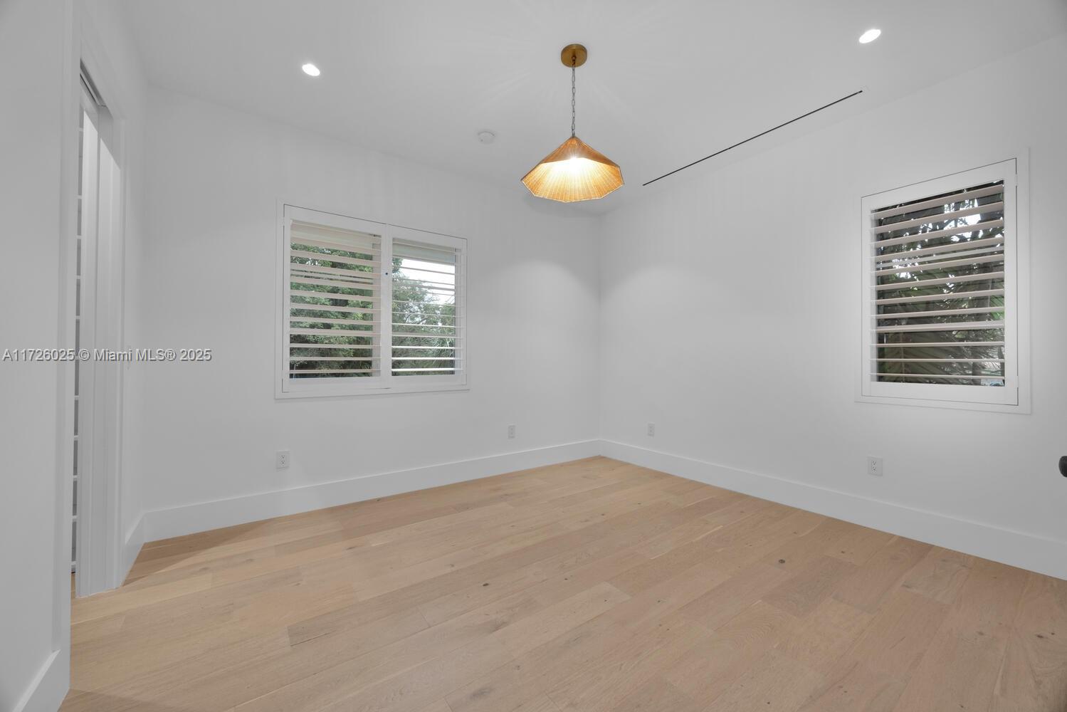 CORAL GABLES BISC BAY SEC - Residential