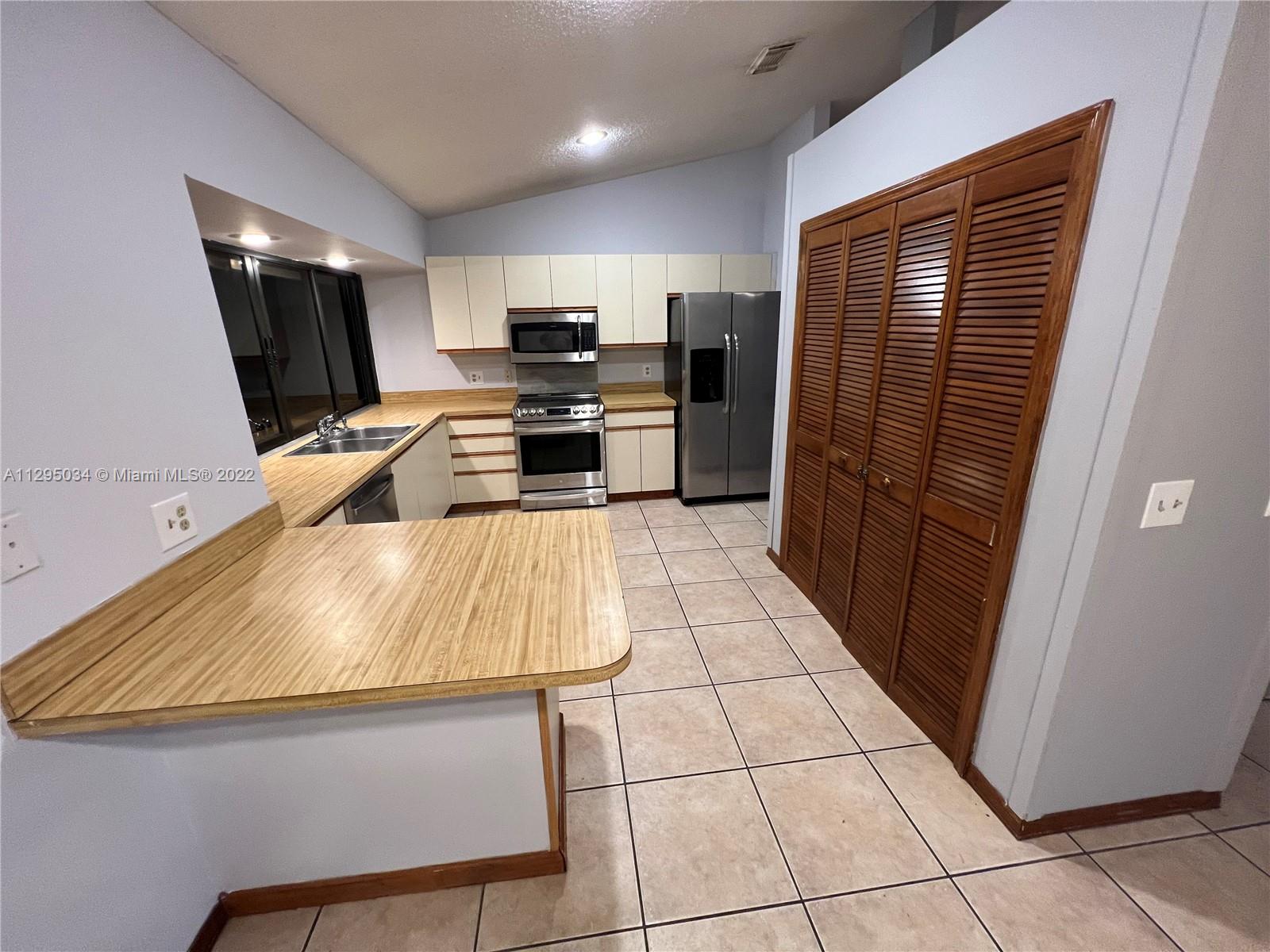 PORT ST LUCIE SECTION 11 - Residential