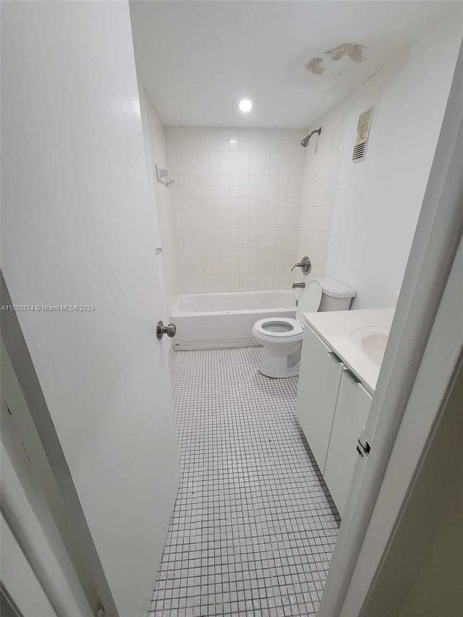 SAMARI LAKE EAST CONDO - Residential Lease