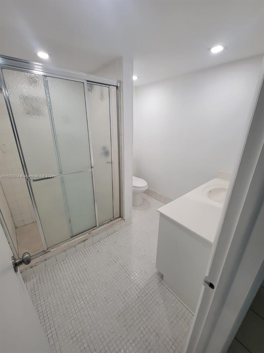 SAMARI LAKE EAST CONDO - Residential Lease