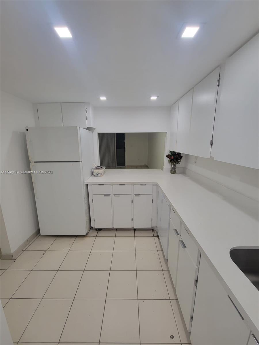 SAMARI LAKE EAST CONDO - Residential Lease