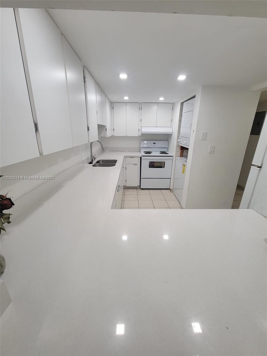SAMARI LAKE EAST CONDO - Residential Lease