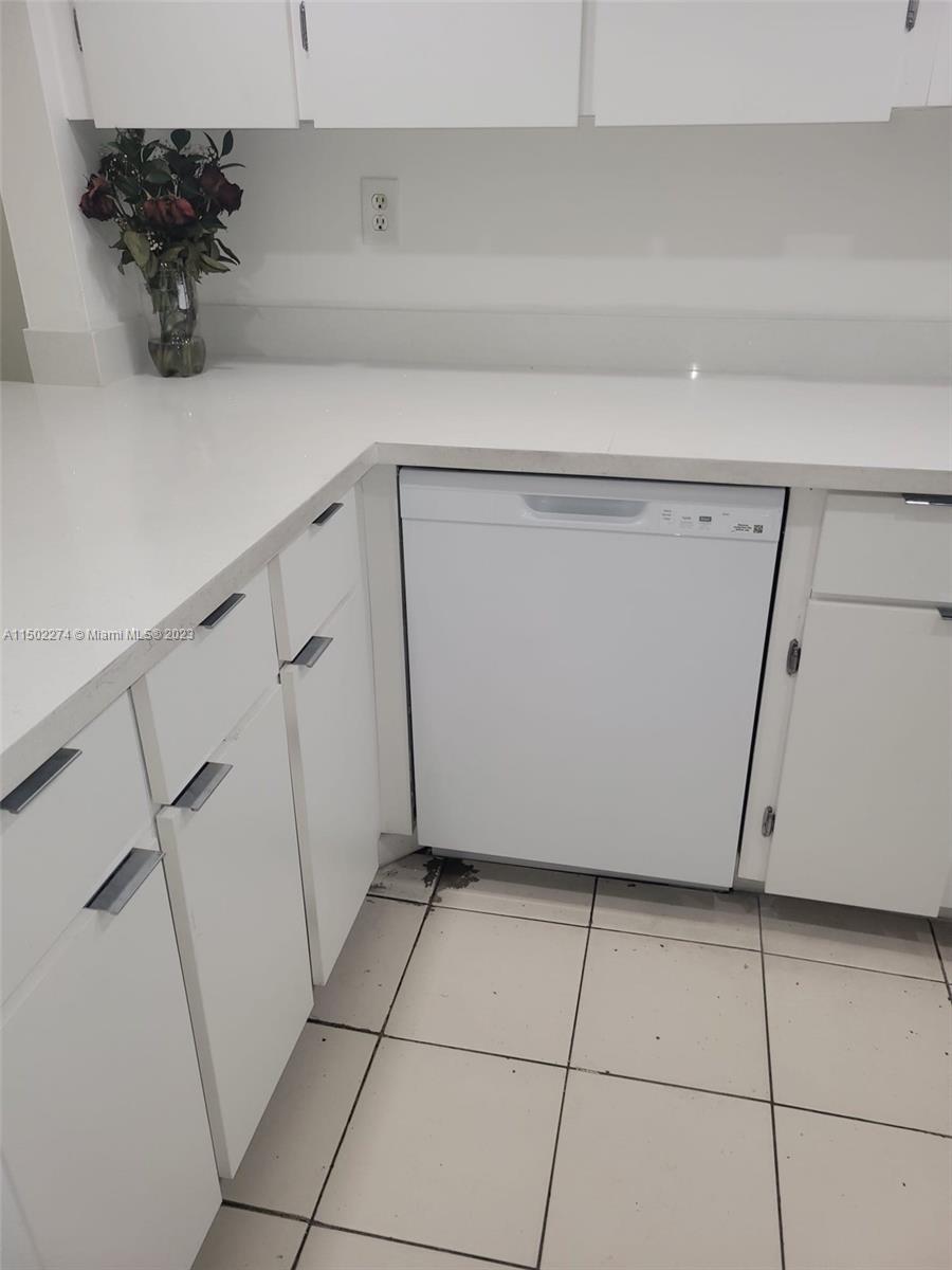 SAMARI LAKE EAST CONDO - Residential Lease