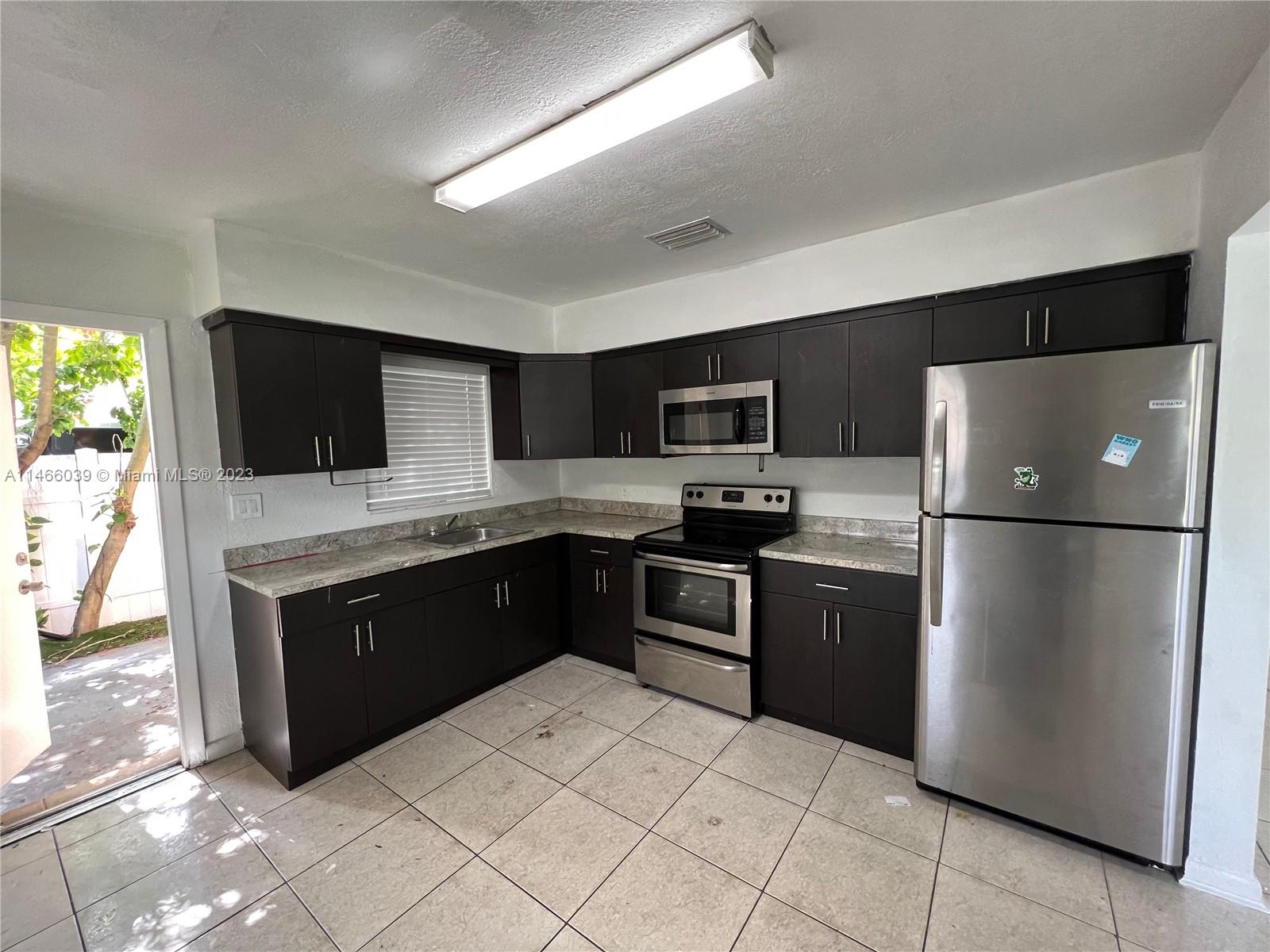 SUNSHINE VILLAS - Residential Lease