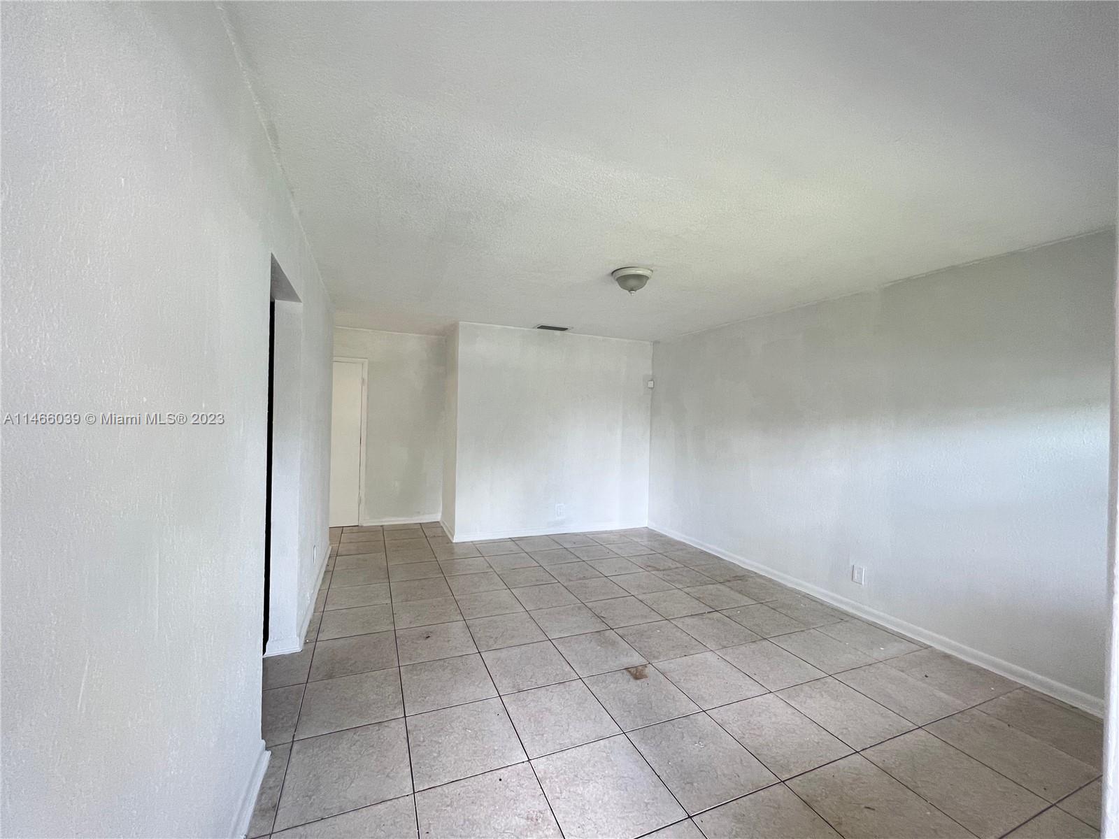 SUNSHINE VILLAS - Residential Lease
