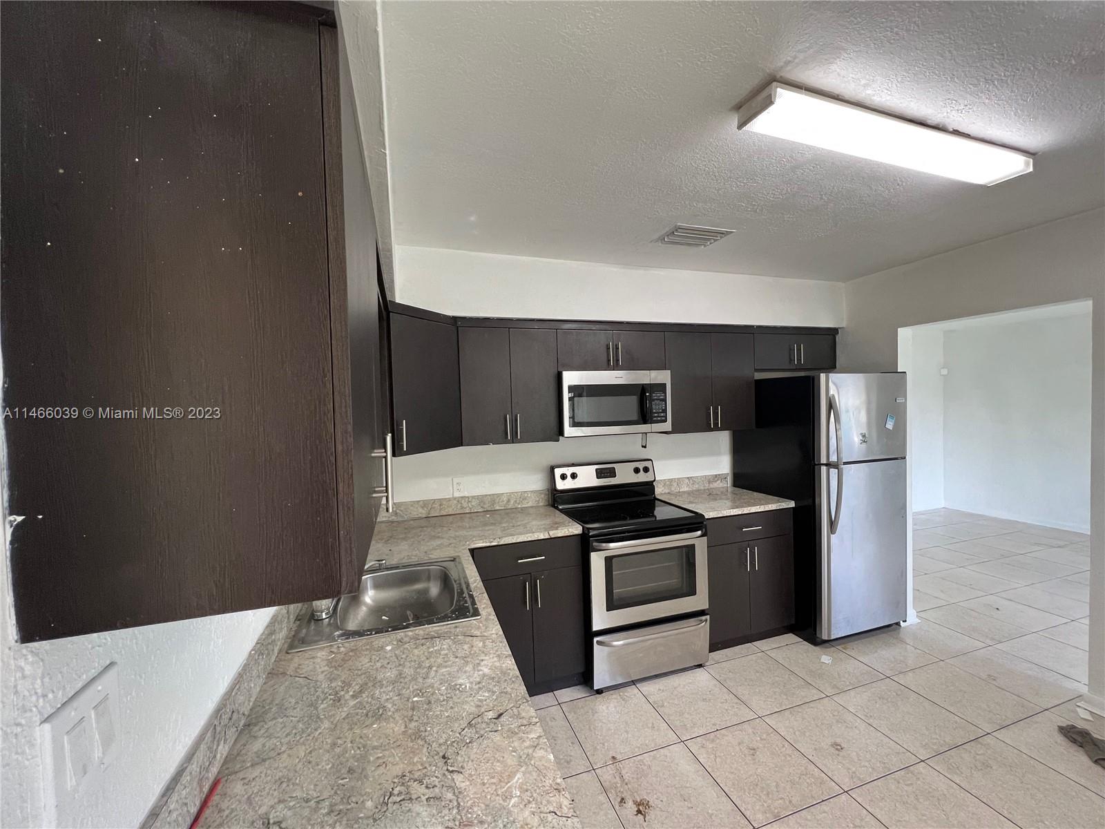 SUNSHINE VILLAS - Residential Lease