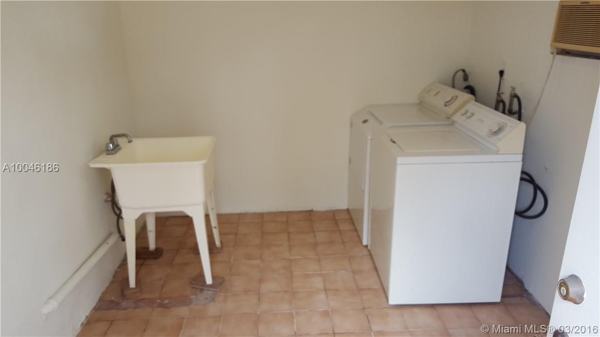 Hollywood Park 4-19 B - Residential Lease