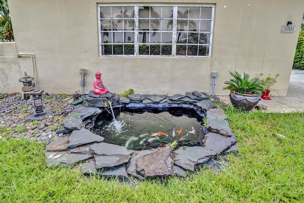 WESTWOOD LAKE 8TH ADDN - Residential