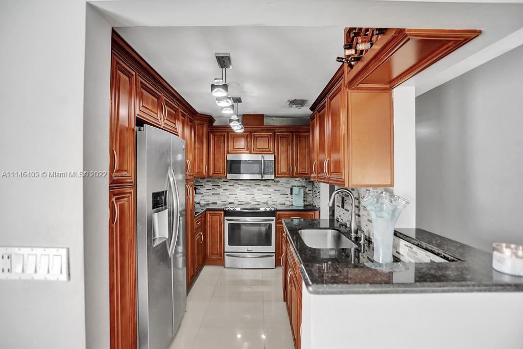 WESTWOOD LAKE 8TH ADDN - Residential