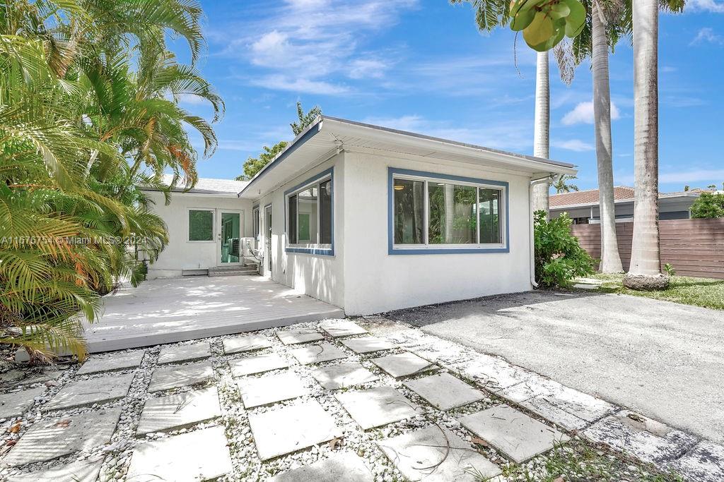 HOLLYWOOD LAKES SECTION - Residential Lease