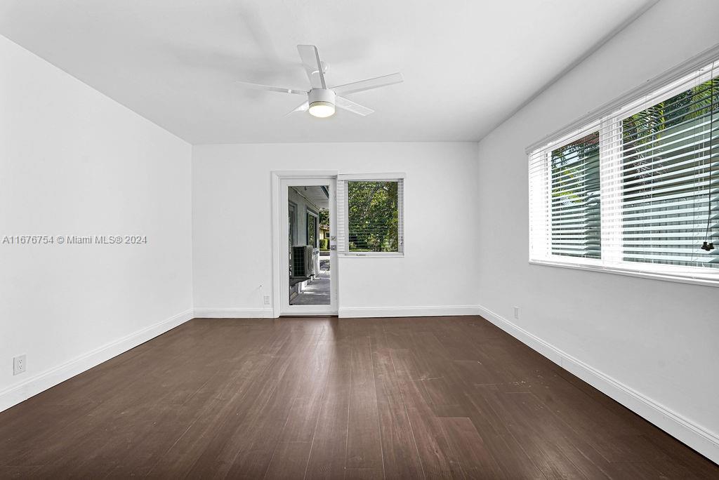 HOLLYWOOD LAKES SECTION - Residential Lease
