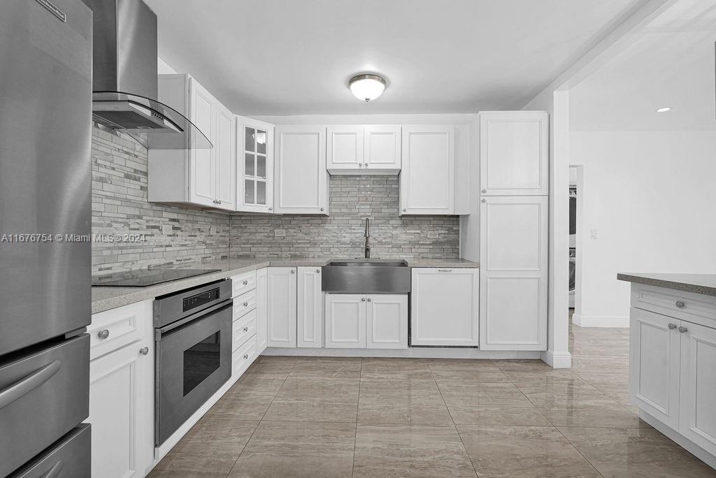 HOLLYWOOD LAKES SECTION - Residential Lease