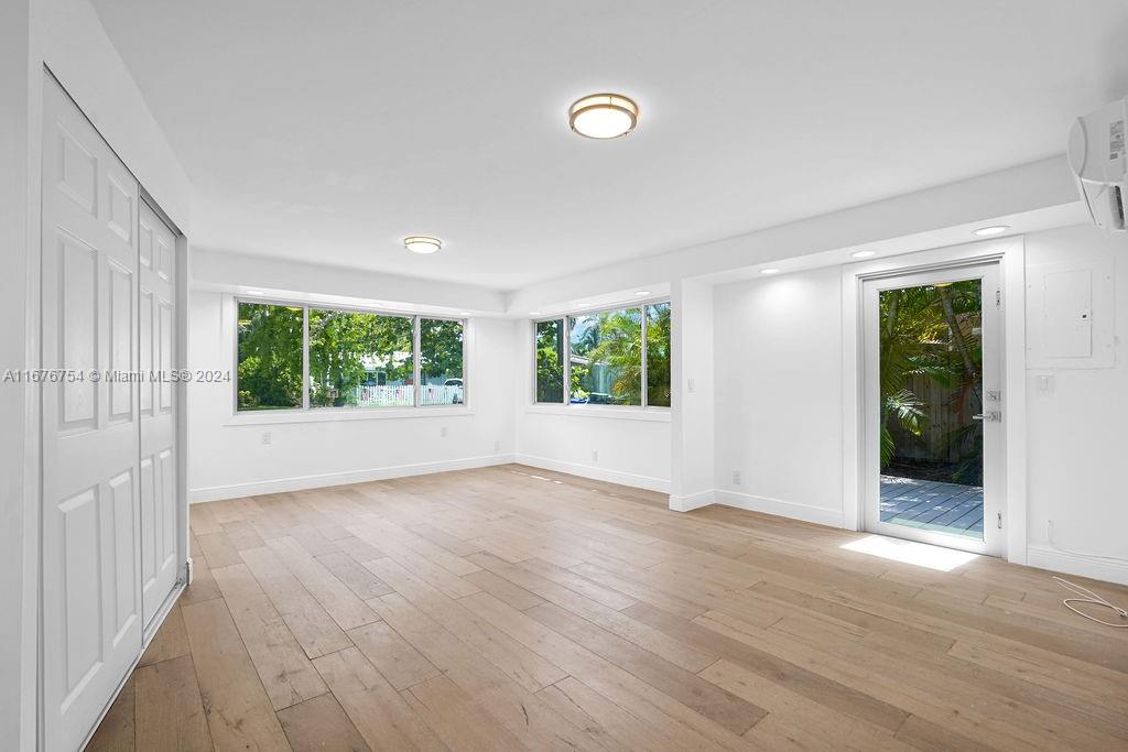 HOLLYWOOD LAKES SECTION - Residential Lease