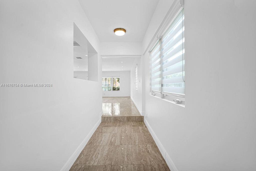 HOLLYWOOD LAKES SECTION - Residential Lease