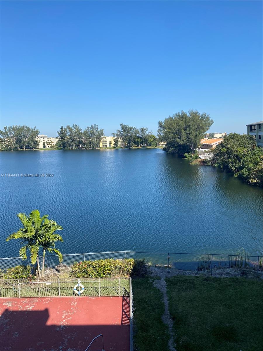 VISTA DEL LAGO I CONDO - Residential Lease